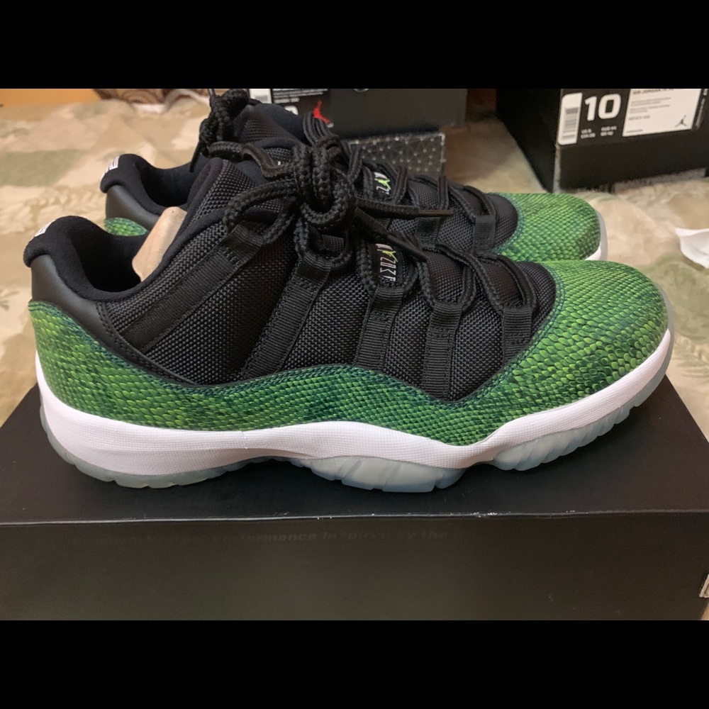 Jordan 11 low snakeskin
